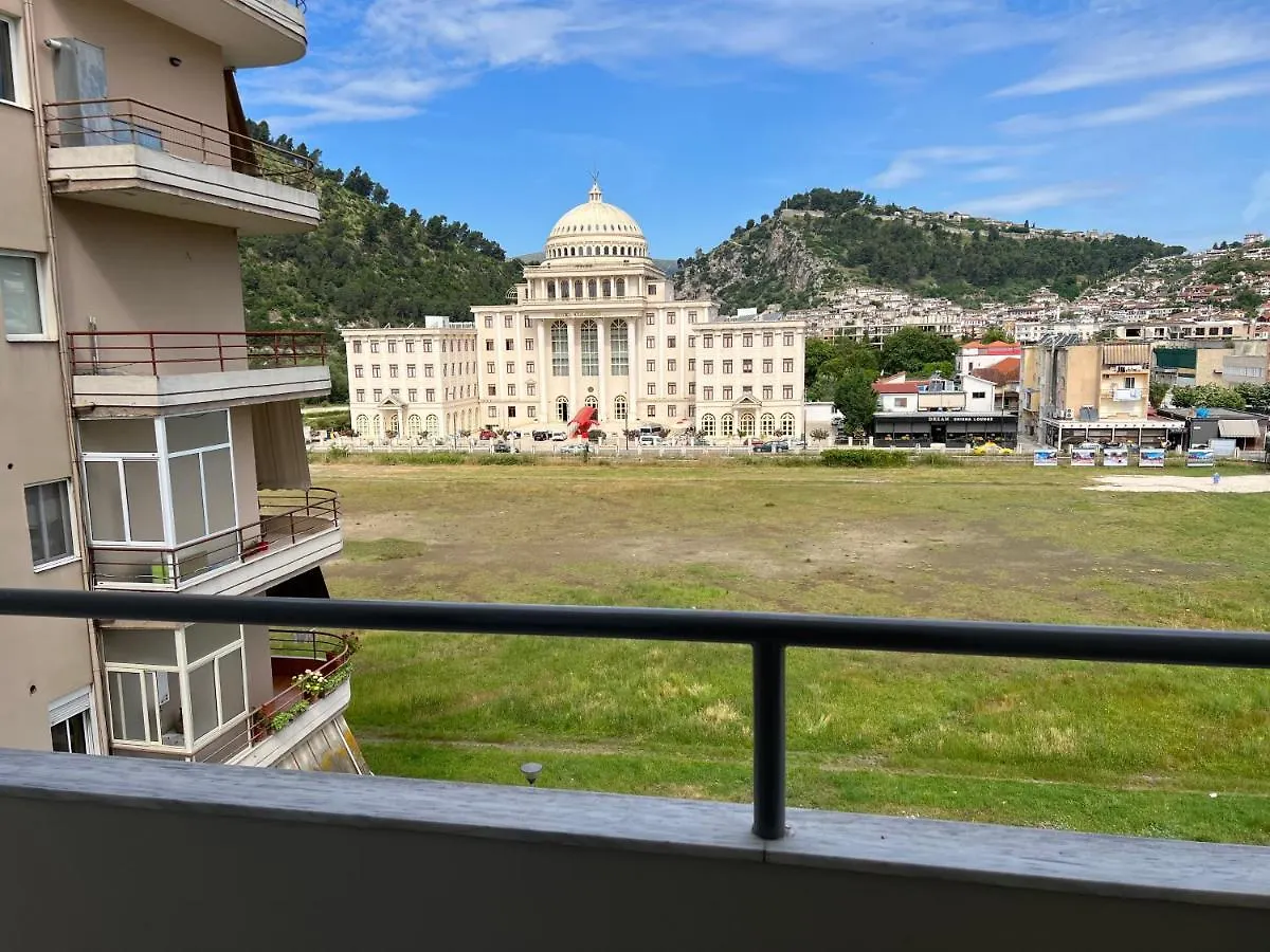 Entire Apartment Castle View ベラト